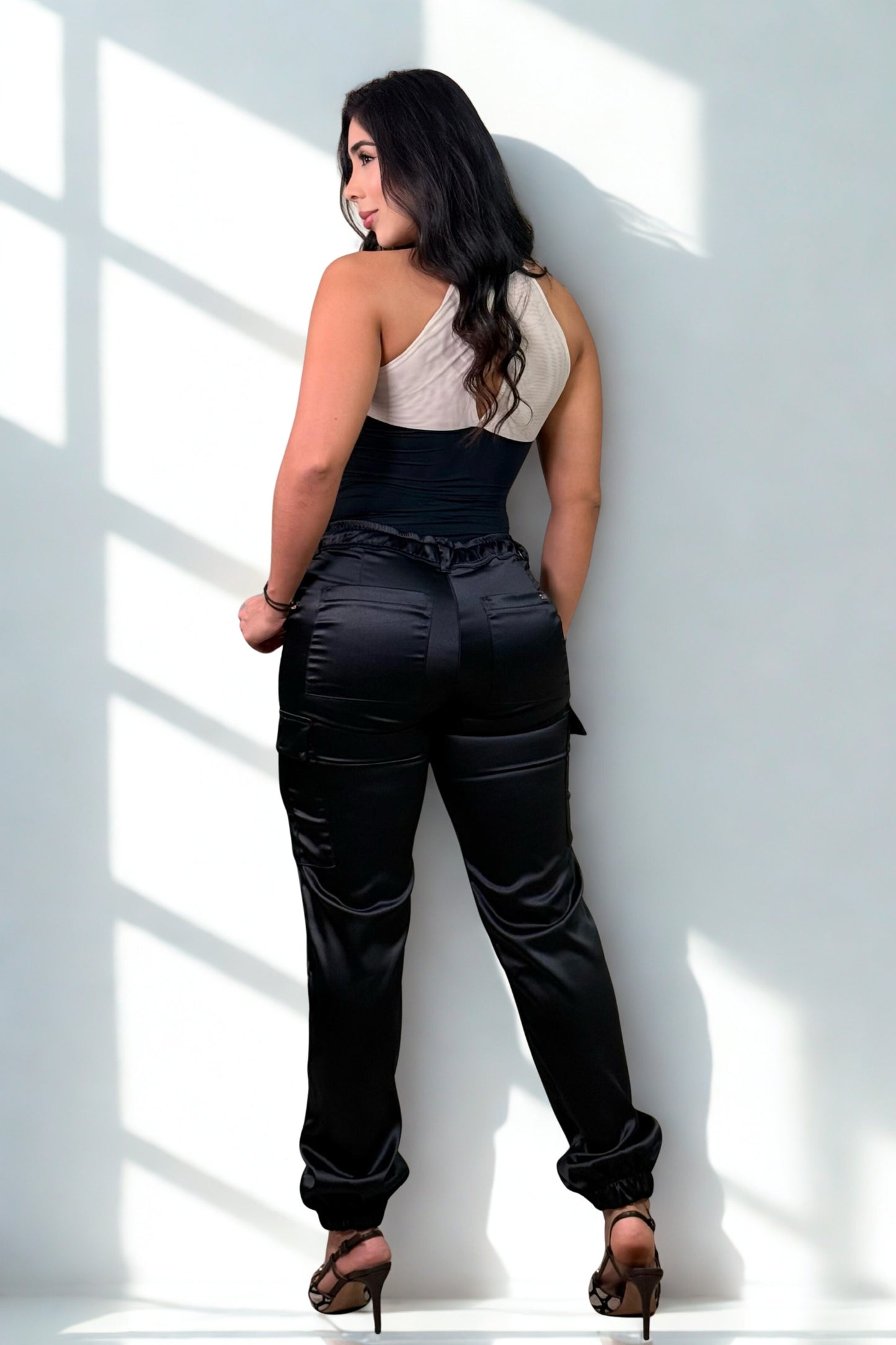 Jogger tipo cargo en satín - REF: 10183