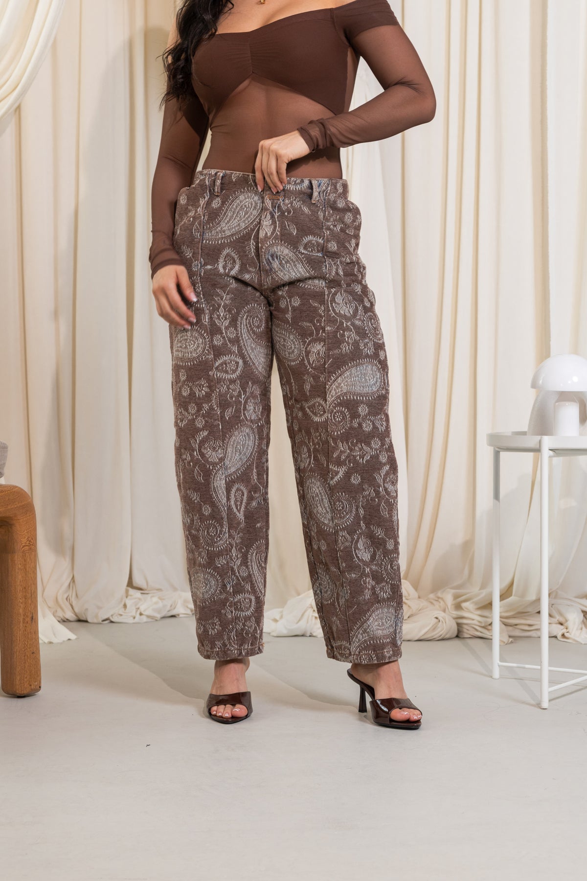 Jean con estampado ornamental en relieve - REF: 10488