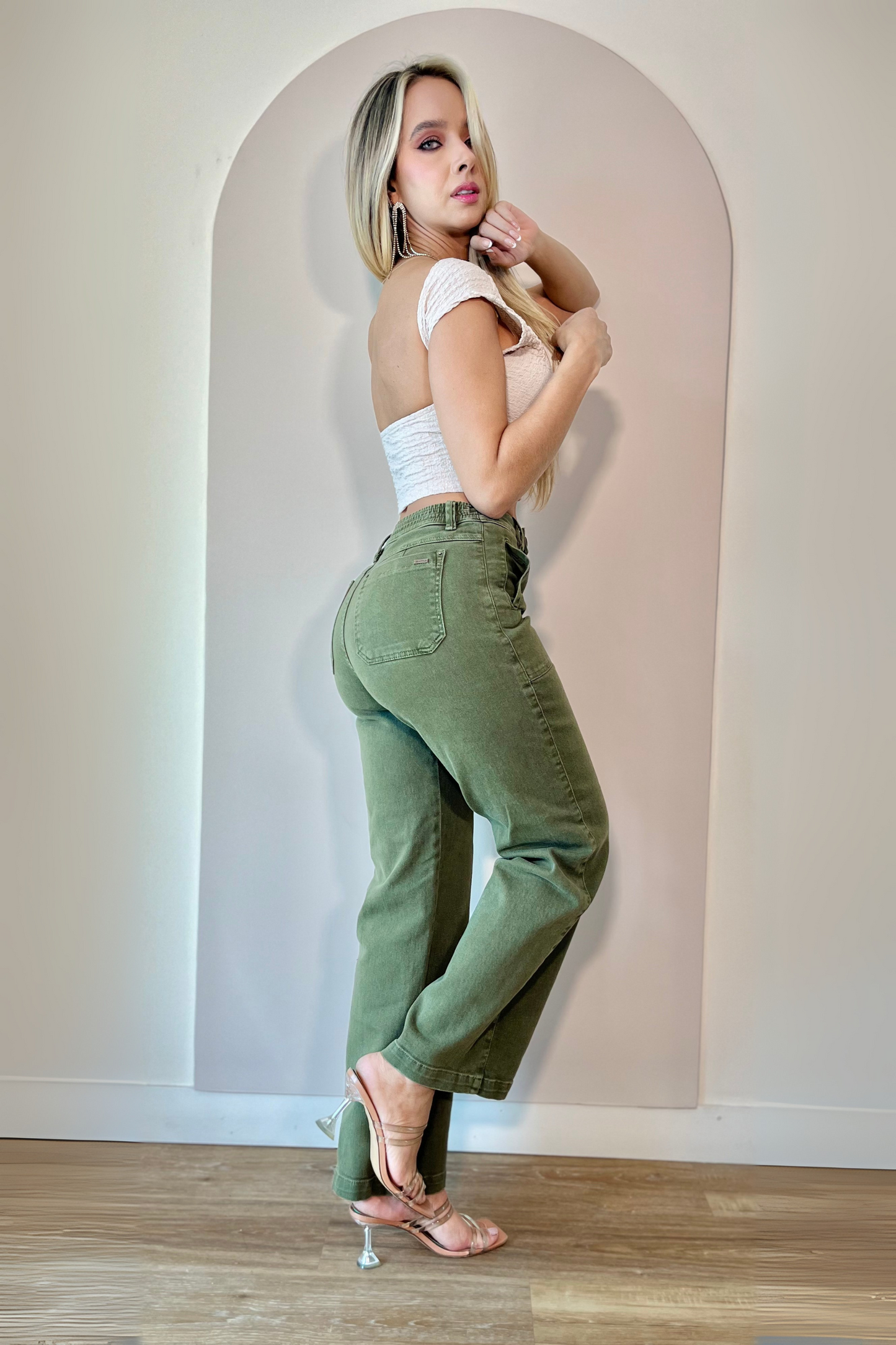 Pantalón recto con detalle en pretina - REF: 10181