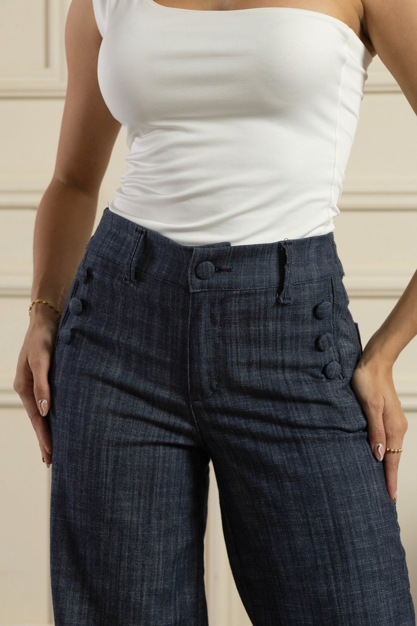 Pantalón en denim con botones laterales- REF: 10261