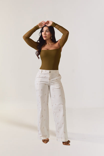 Pantalón con flores bordadas - REF: 10330