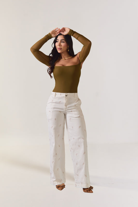 Pantalón con flores bordadas - REF: 10330