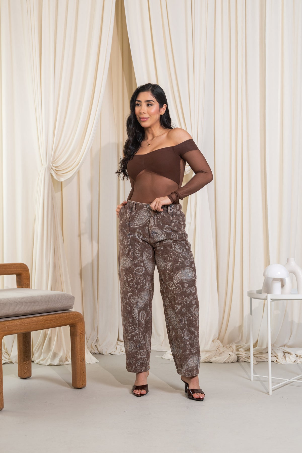 Jean con estampado ornamental en relieve - REF: 10488