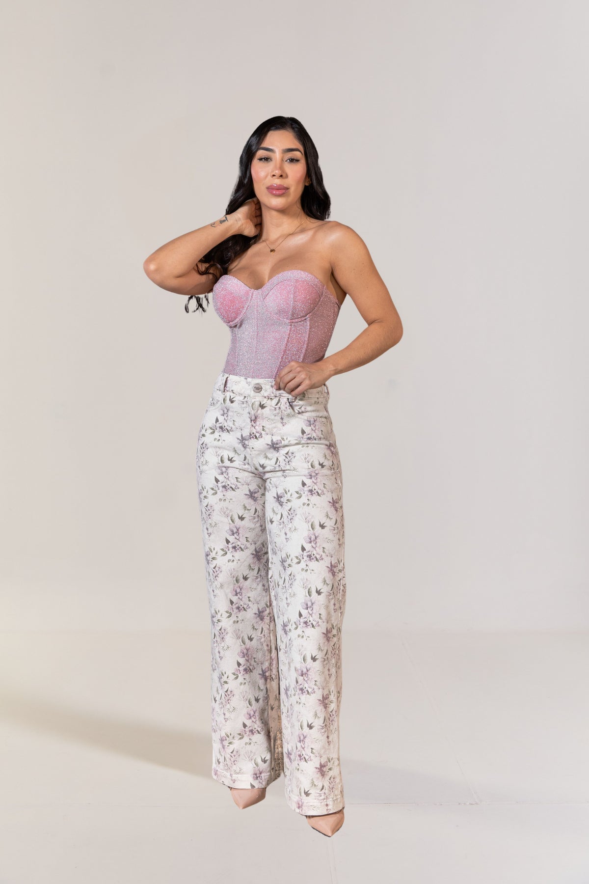 Jean wide leg beige con estampado floral para mujer, vista frontal - Forlux Jeans