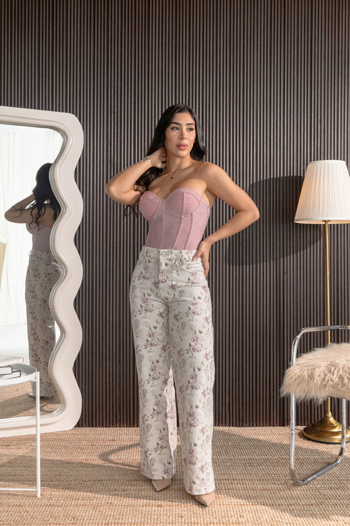 Jean beige floral de mujer con efecto levantacola, vista trasera