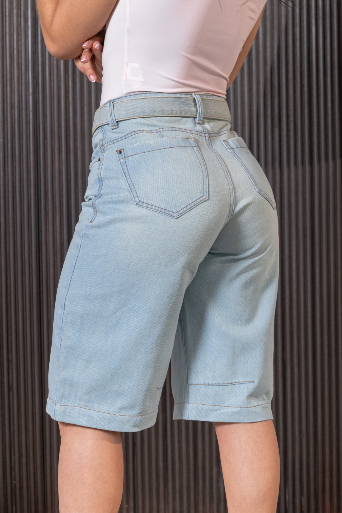 Bermuda en denim con detalle en pretina - REF: 10445-1