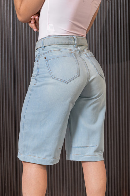 Bermuda en denim con detalle en pretina - REF: 10445-1