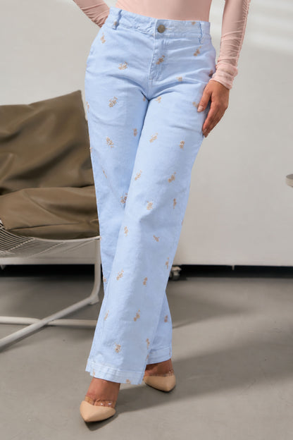 Jean en azul pastel con bordados de flores - REF: 10478