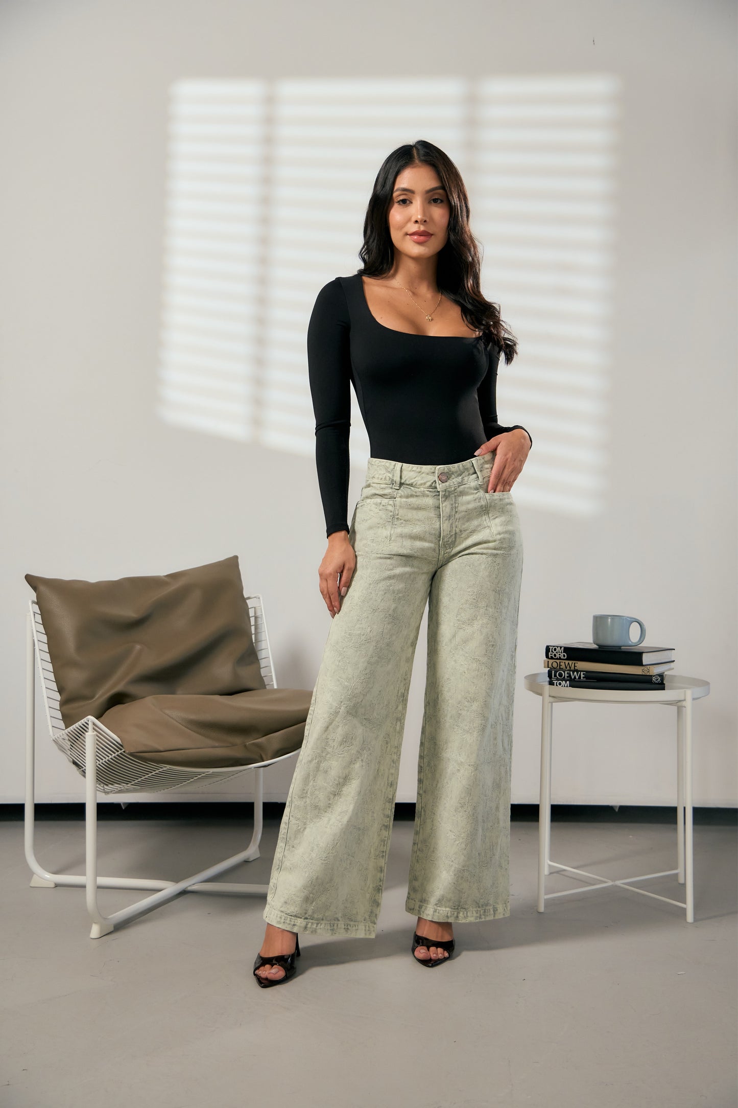 Jean wide leg con relieve floral - REF: 10408