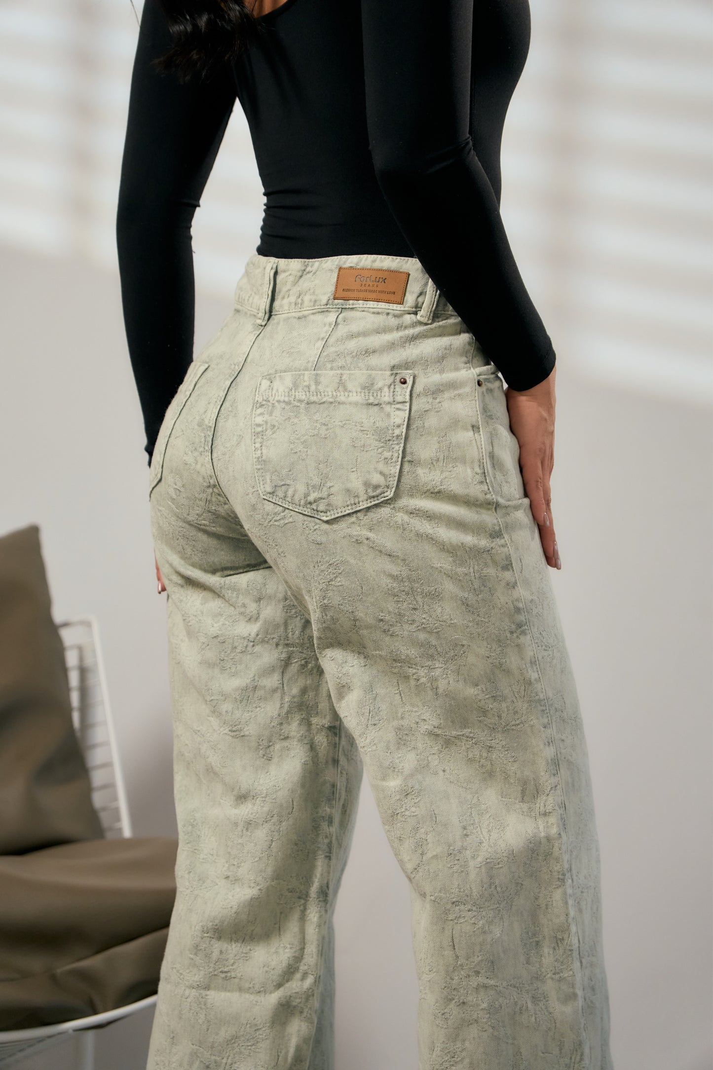 Jean wide leg con relieve floral - REF: 10408