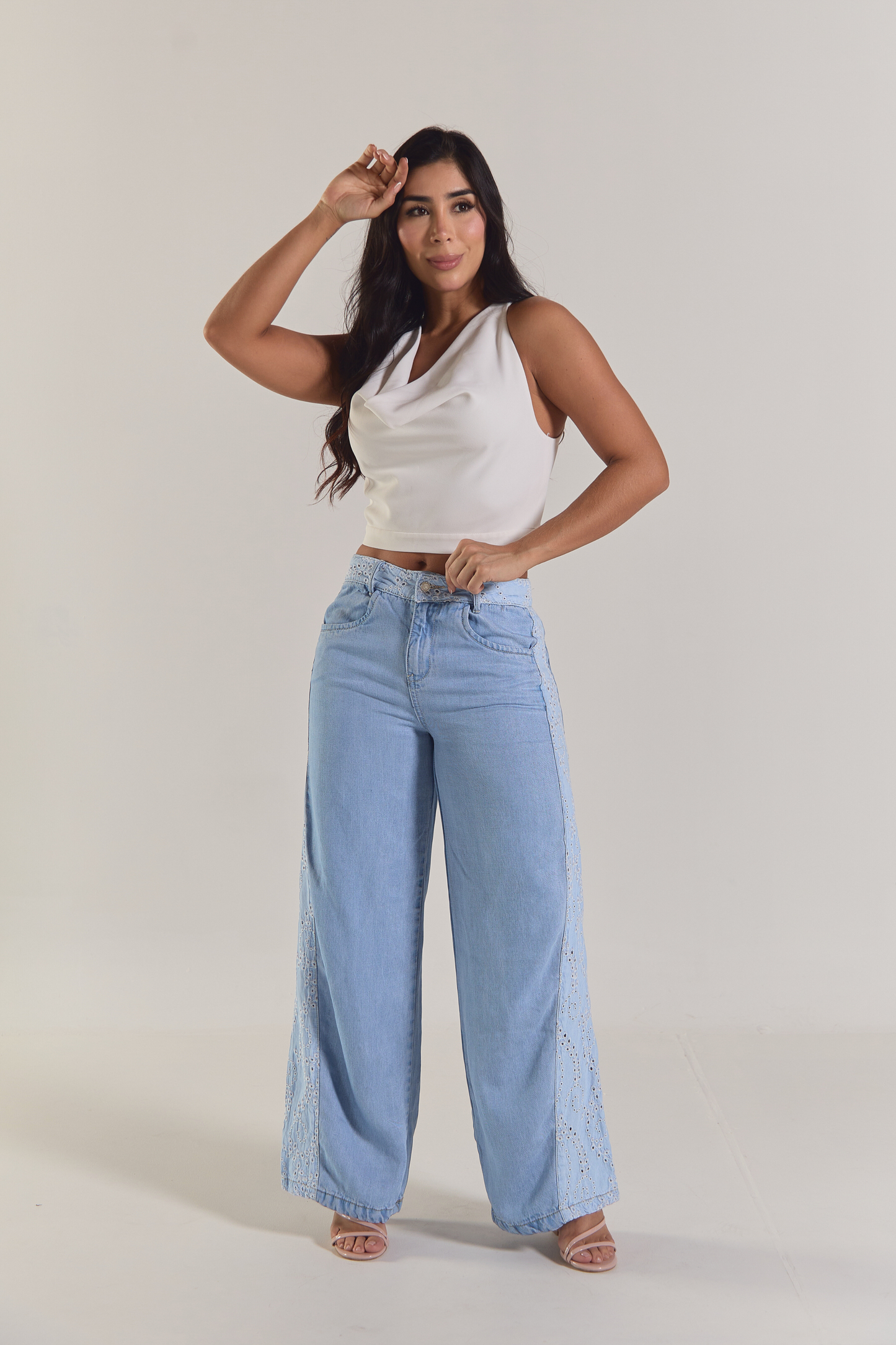 Pantalón con laterales  bordados - REF: 10343