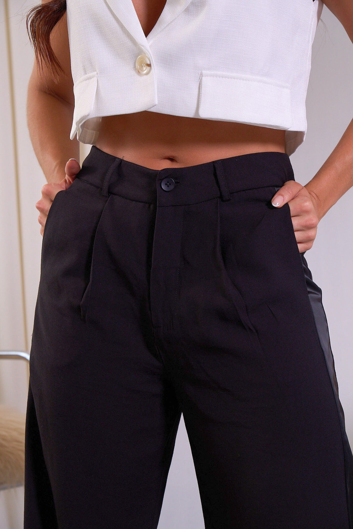 Pantalón con detalle lateral en tela satín - REF: 10394