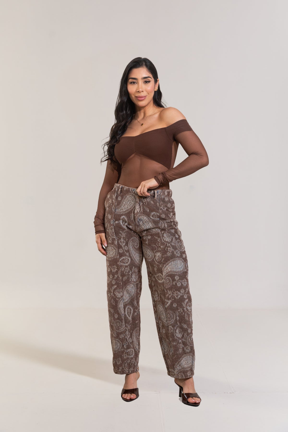 Jean con estampado ornamental en relieve - REF: 10488
