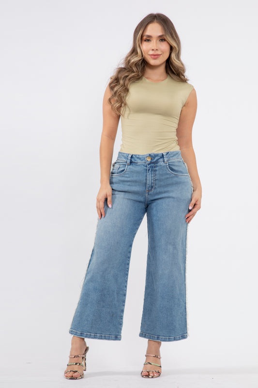Jean culotte hielo con costuras deshiladas
