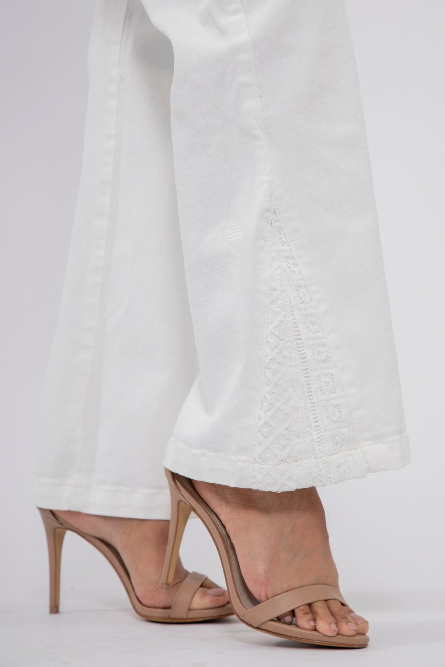 Jean recto con detalle en bota - REF: 10203